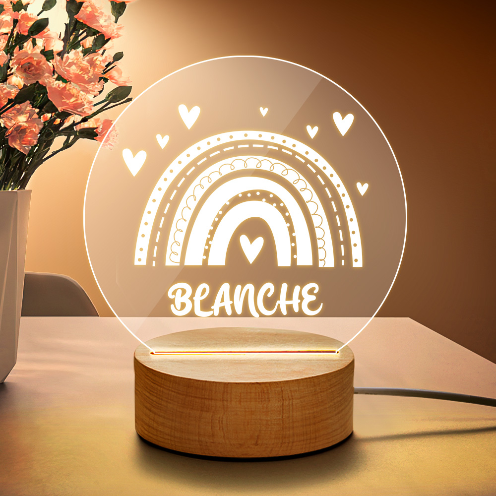 Ilumine o quarto do bebé com a Lâmpada LED Personalizada com Nome – Arco-Íris. Luz suave, design encantador e personalização única. Encomende já na Prendas Originais!