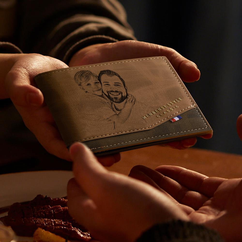 Surpreenda com a Carteira Personalizada com Foto Gravada! Elegante e funcional, feita em couro sintético premium. Ideal para presentes originais no Dia do Pai, aniversários e datas especiais.