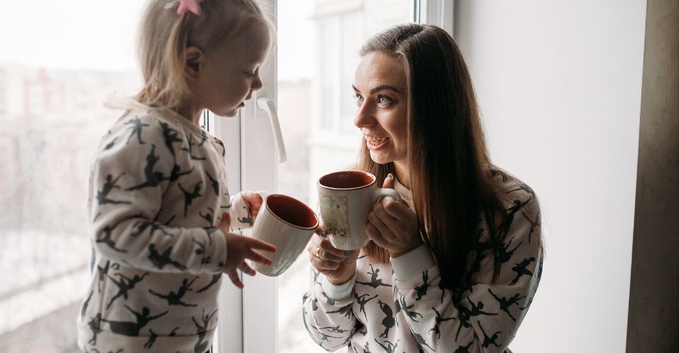 Descubra por que as canecas personalizadas são o presente ideal para o Dia da Mãe. Veja ideias criativas de personalização e escolha um presente único e cheio de significado!
