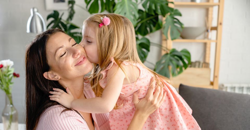 Descubra as melhores ideias de presentes personalizados para o Dia da Mãe. Dicas de personalização com nomes, fotos e mensagens para tornar a prenda especial.