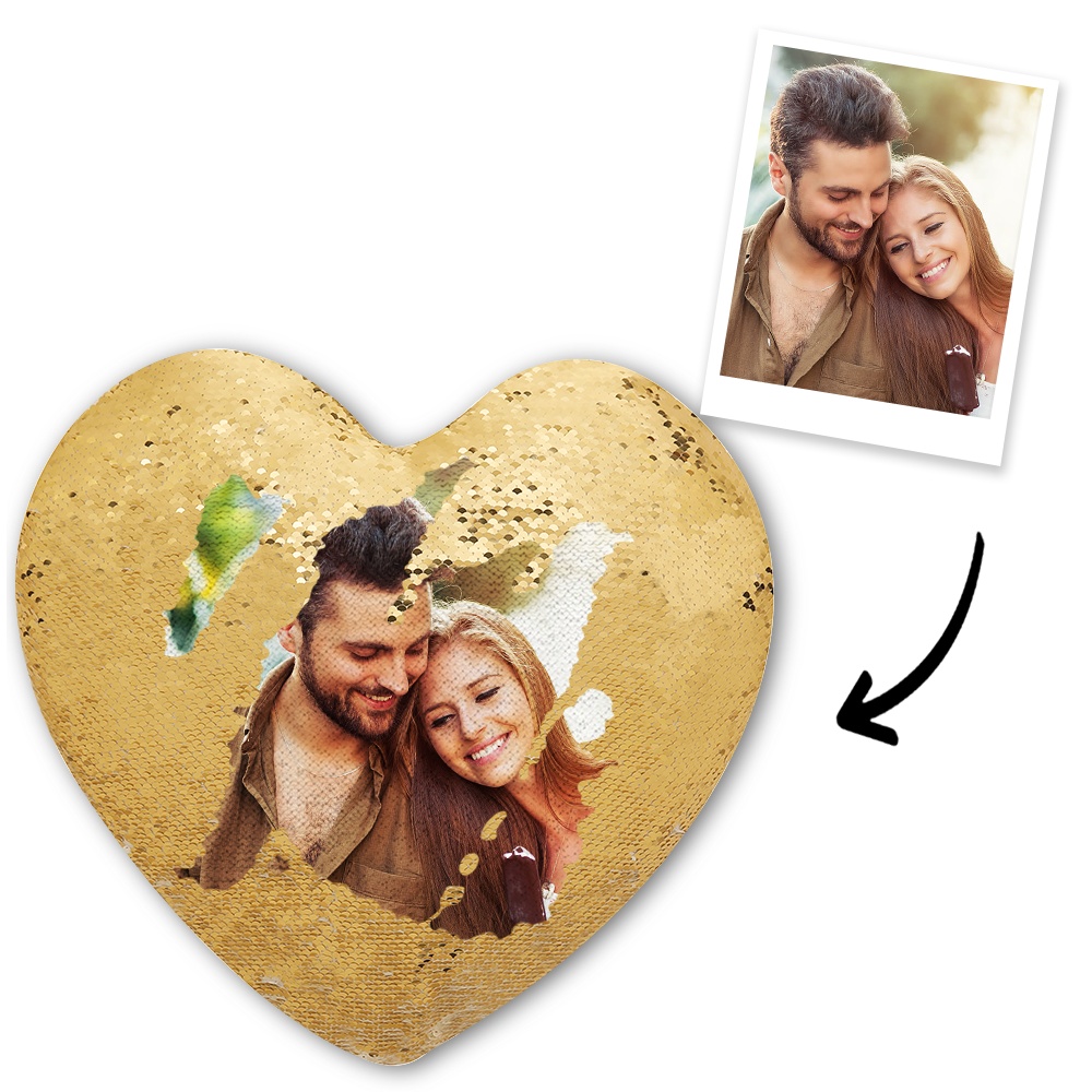 Descubra a Almofada Coração Personalizada com Lantejoulas Mágicas. Escolha entre 9 cores e revele a sua foto com um simples toque. O presente perfeito para qualquer ocasião!