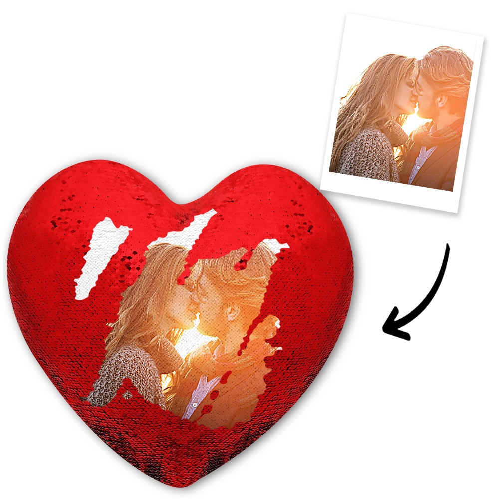 Descubra a Almofada Coração Personalizada com Lantejoulas Mágicas. Escolha entre 9 cores e revele a sua foto com um simples toque. O presente perfeito para qualquer ocasião!