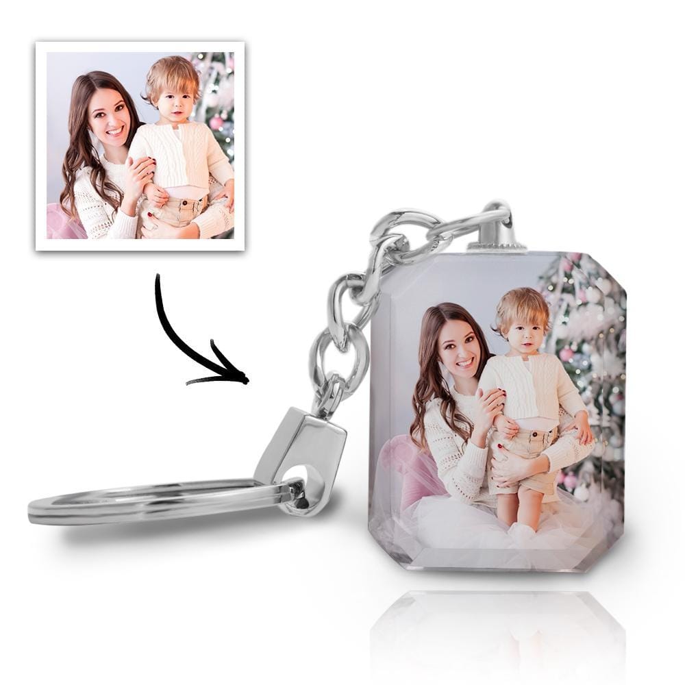 Preserve memórias especiais com um Porta-Chaves de Cristal Personalizado com Foto. Um presente elegante e único para aniversários, Dia da Mãe e ocasiões especiais. Personalize já na Prendas Originais!