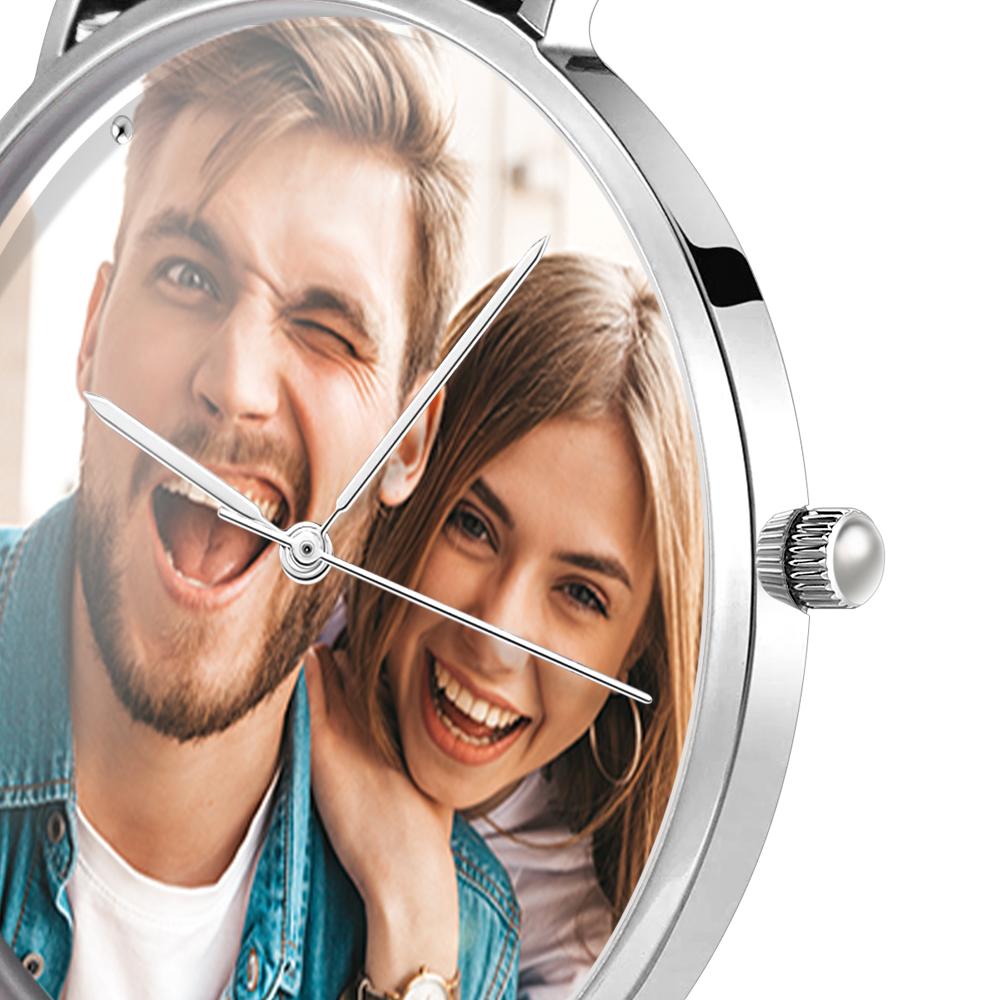 Torne cada momento inesquecível com o Relógio de Pulso Personalizado com Foto e Data. Um presente único e elegante para surpreender em qualquer ocasião. Personalize já!