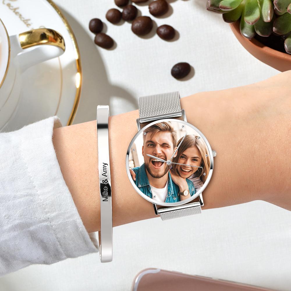 Torne cada momento inesquecível com o Relógio de Pulso Personalizado com Foto e Data. Um presente único e elegante para surpreender em qualquer ocasião. Personalize já!
