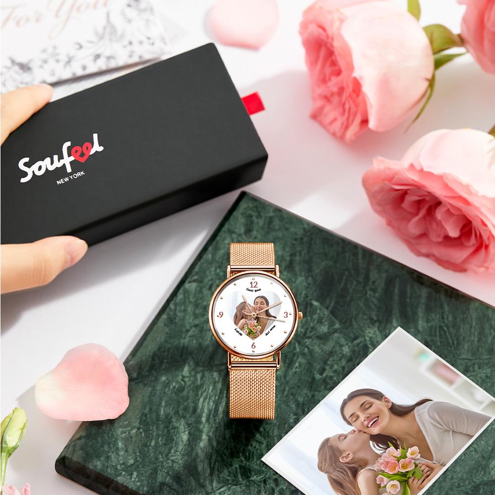 Surpreenda com um Relógio Personalizado com Foto Rosa Dourado 36mm. Um presente elegante e sentimental para o Dia da Mãe, aniversários e outras ocasiões especiais. Personalize já em Prendas Originais!