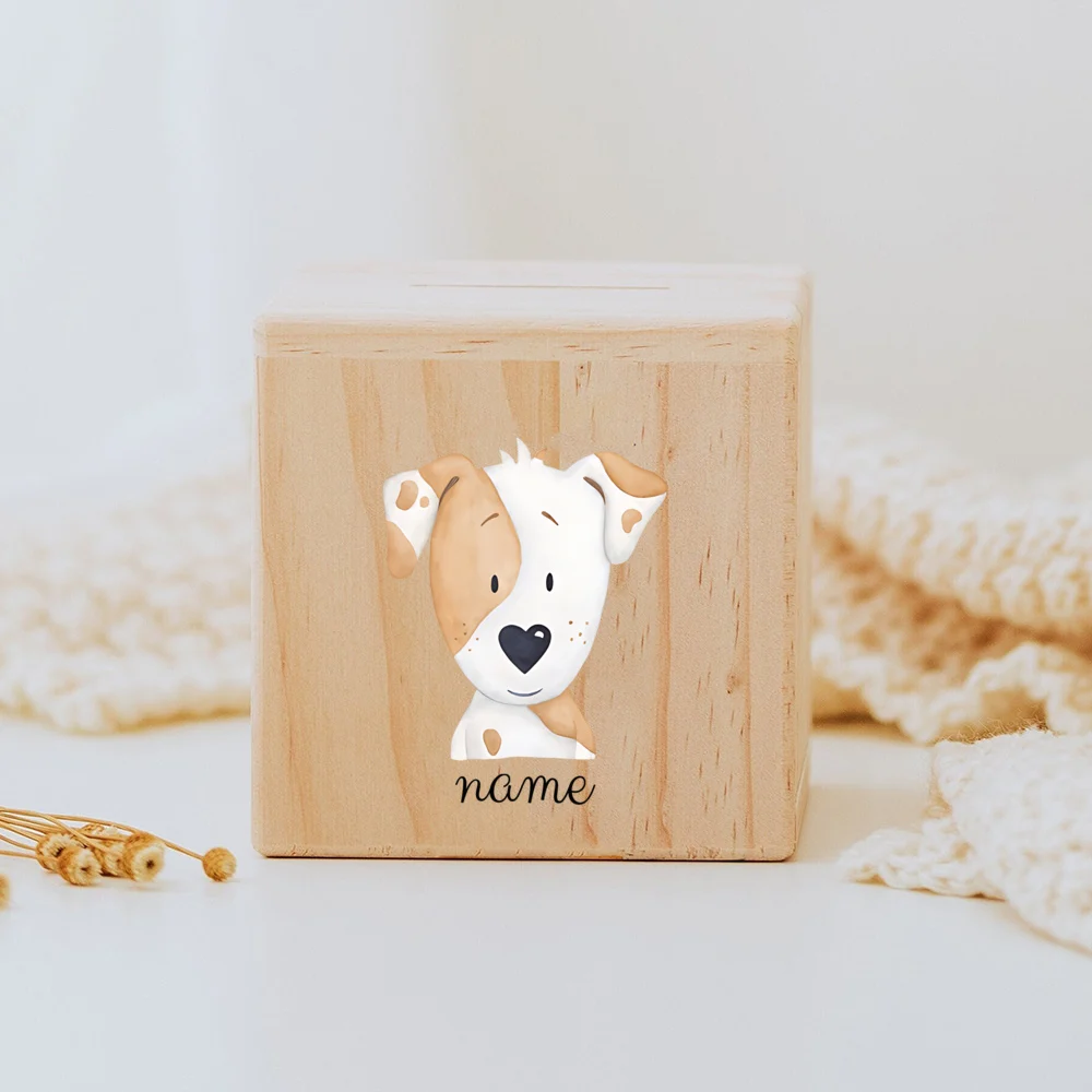 Descubra o Mealheiro Infantil Personalizado com animais, ideal para ensinar as crianças a poupar. Feito em madeira natural e personalizado com nome. Perfeito para decoração do quarto do bebé e como presente especial.