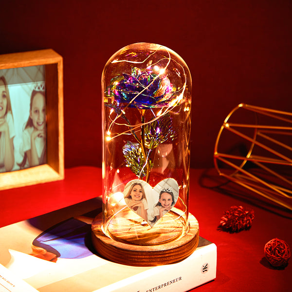 Descubra a lâmpada LED personalizada com rosa eterna e fotografia. Um presente único e romântico para o Dia da Mãe, Namorados ou aniversários. Crie já o seu!