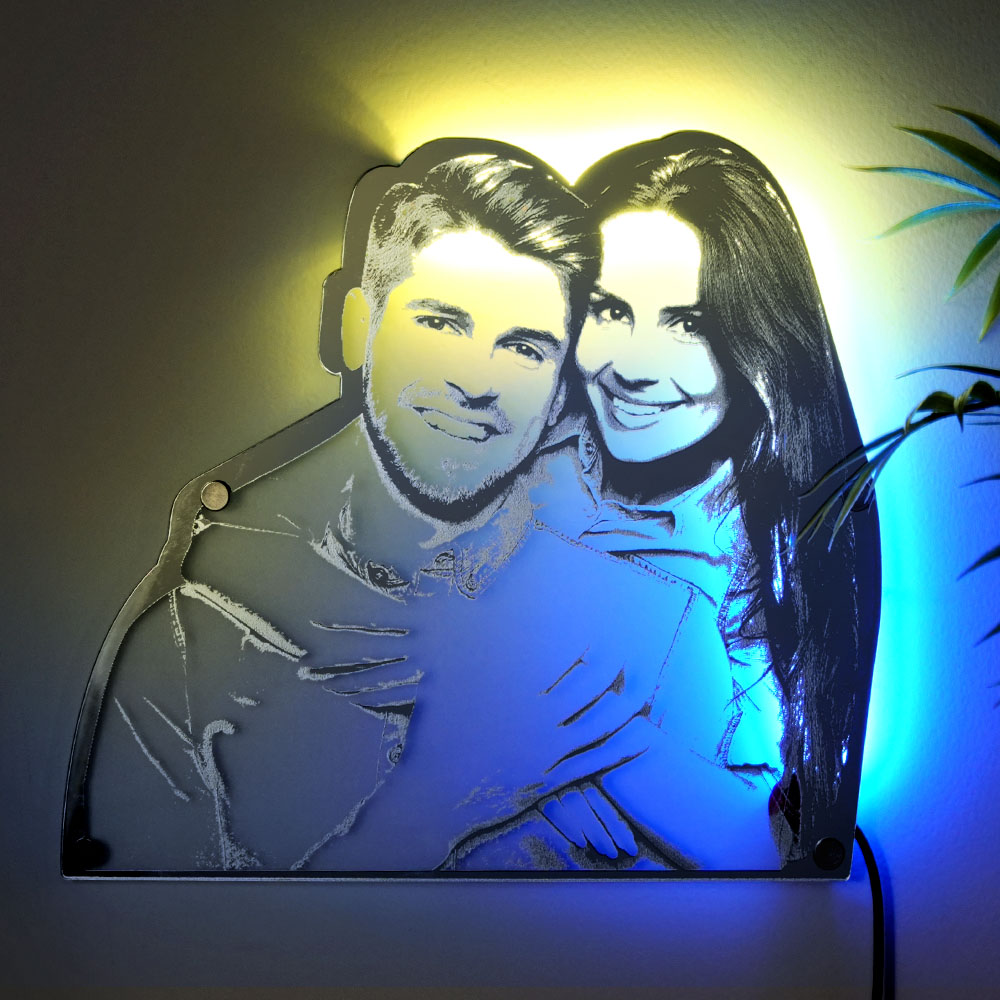 Surpreenda com um espelho personalizado com retrato e luz LED. Presente original para casais, aniversários ou decoração de parede personalizada.