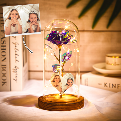 Descubra a lâmpada LED personalizada com rosa eterna e fotografia. Um presente único e romântico para o Dia da Mãe, Namorados ou aniversários. Crie já o seu!