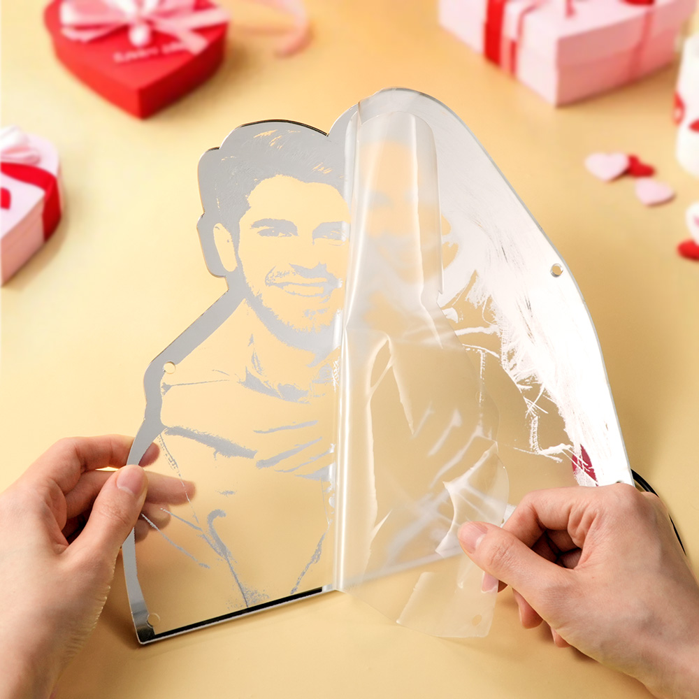 Surpreenda com um espelho personalizado com retrato e luz LED. Presente original para casais, aniversários ou decoração de parede personalizada.