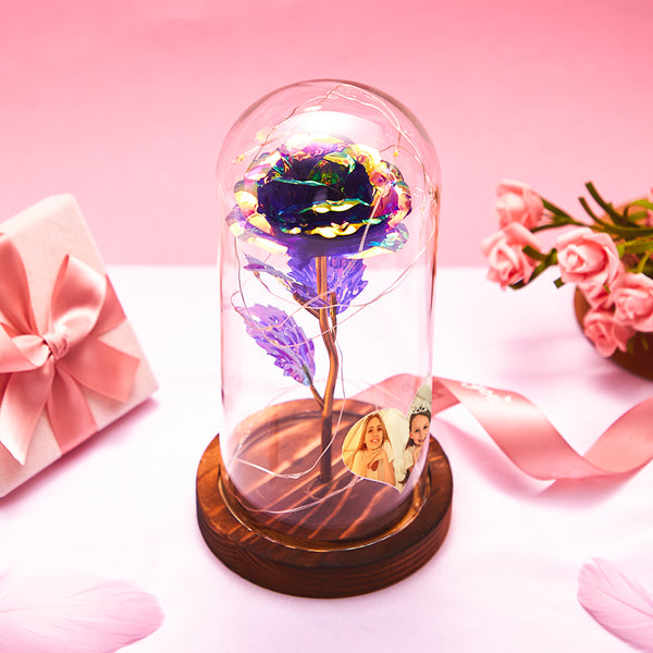Descubra a lâmpada LED personalizada com rosa eterna e fotografia. Um presente único e romântico para o Dia da Mãe, Namorados ou aniversários. Crie já o seu!