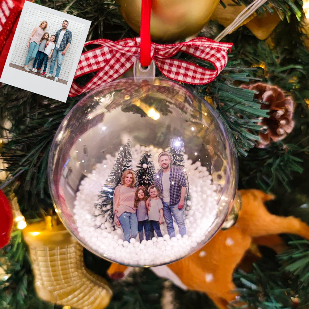 Torne o seu Natal inesquecível com esta bola de Natal personalizada com fotografia. Ideal como presente único e decoração natalícia personalizada. Crie memórias especiais com a Prendas Originais.