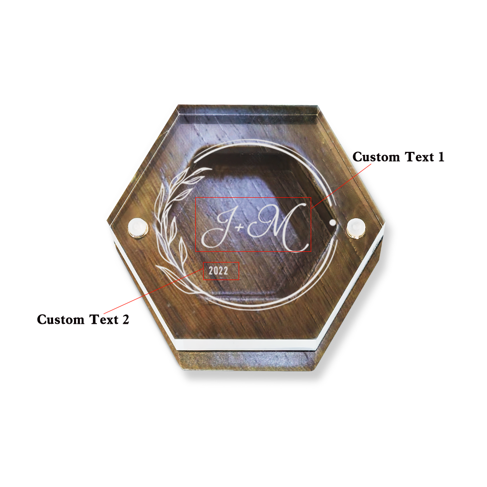 Caixa porta alianças em acrílico e madeira com personalização. Ideal para casamentos e noivados. Um toque único e elegante para o dia especial.