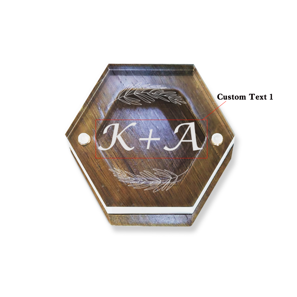 Caixa porta alianças em acrílico e madeira com personalização. Ideal para casamentos e noivados. Um toque único e elegante para o dia especial.