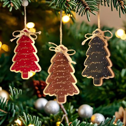 Decore a sua árvore com um enfeite de Natal personalizado com os nomes da família. Um presente único, original e cheio de significado. Crie memórias com a Prendas Originais.