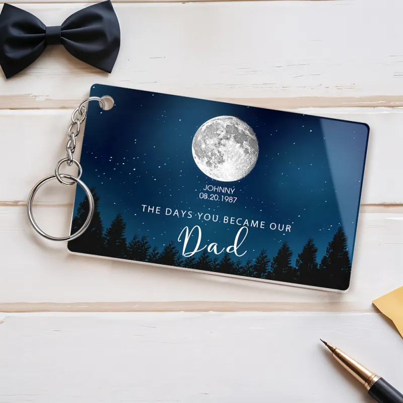 Surpreenda no Dia do Pai com um porta-chaves personalizado com as fases da lua dos dias mais especiais. Adicione nomes, datas e mensagem única. Um presente emotivo da Prendas Originais.
