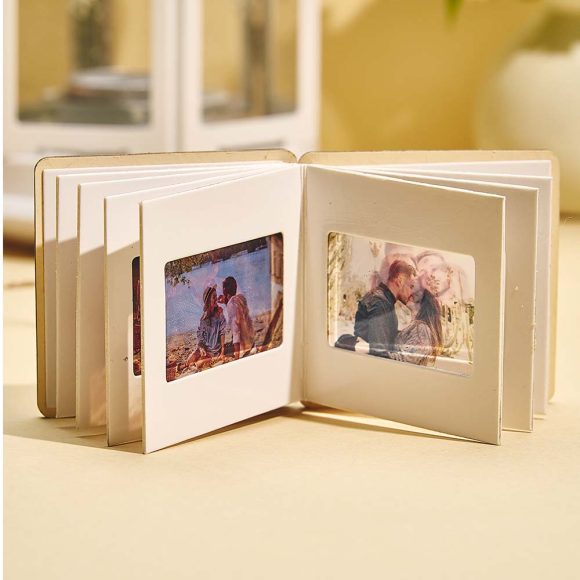 Surpreende com um presente criativo e romântico: álbum fotográfico personalizado em forma de rolo de filme. Ideal para namorados, aniversários ou datas especiais.