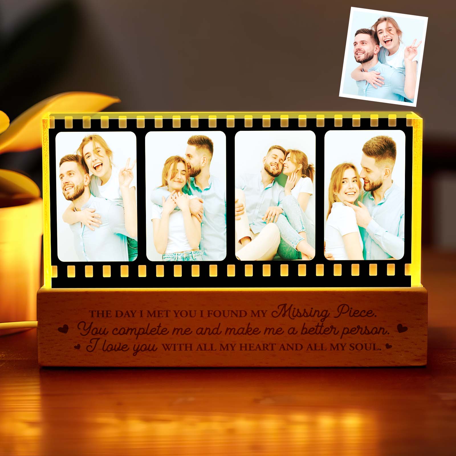 Ofereça uma Lâmpada LED Personalizada com Fotos em formato de película. Uma prenda romântica e original para casais, ideal para aniversários ou Dia dos Namorados. Crie online!