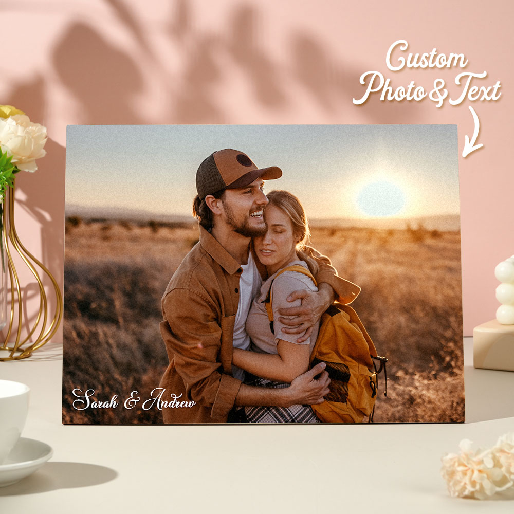 Surpreenda com uma moldura personalizada em madeira com impressão de foto e estilo aguarela. Um presente original e emotivo para casais e ocasiões especiais.
