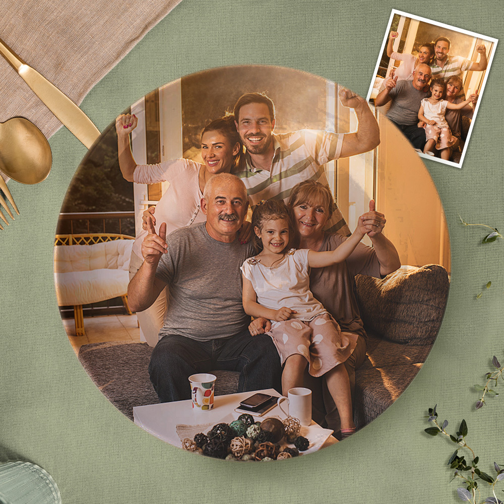 Cria uma prenda única com este prato de cerâmica personalizado com foto. Ideal para o Dia da Mãe, casamentos ou decoração. Só na Prendas Originais.