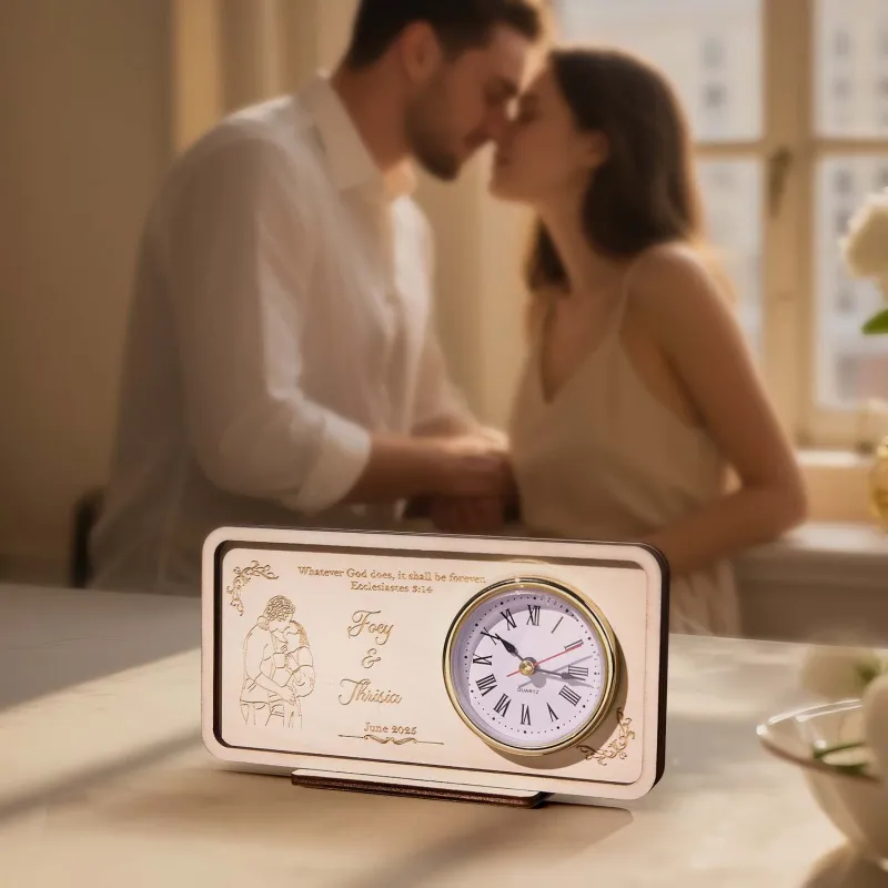 Descubra o presente perfeito com o nosso Relógio de Madeira Personalizado com Foto e Texto. Ideal para casamentos e aniversários. Personalize com nomes, datas e frases especiais.