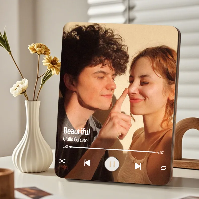 Descubra a moldura musical personalizada com foto que toca música sem telemóvel. Um presente original e romântico ideal para aniversários, casamentos ou Dia dos Namorados.