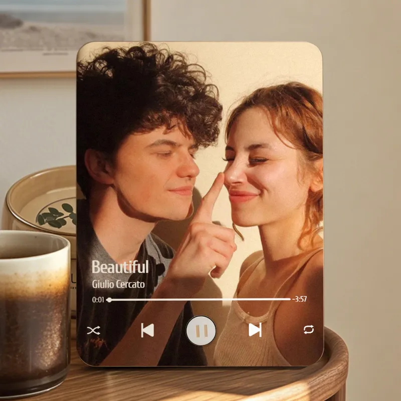 Descubra a moldura musical personalizada com foto que toca música sem telemóvel. Um presente original e romântico ideal para aniversários, casamentos ou Dia dos Namorados.