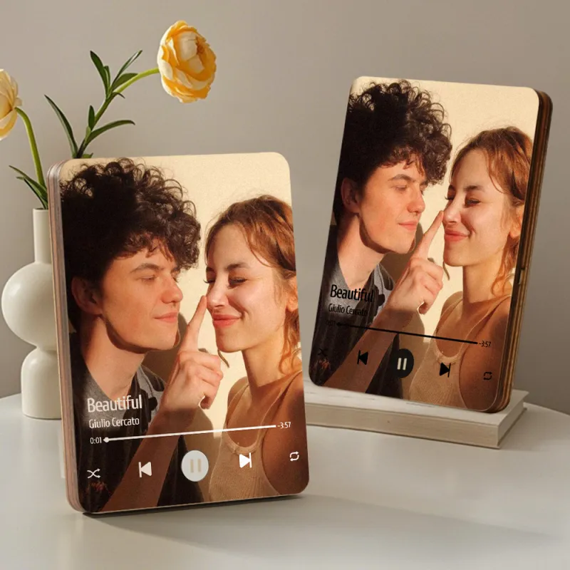 Descubra a moldura musical personalizada com foto que toca música sem telemóvel. Um presente original e romântico ideal para aniversários, casamentos ou Dia dos Namorados.