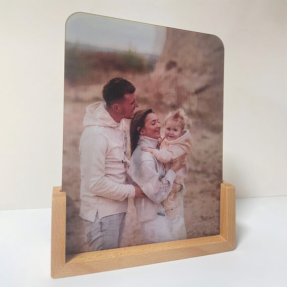 Surpreenda com uma moldura personalizada que alterna entre duas fotos. Um presente original e decorativo para aniversários, casamentos e ocasiões especiais.