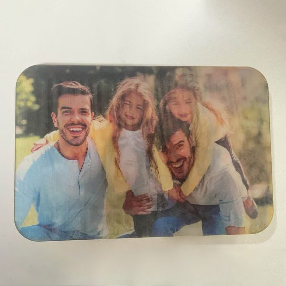 Surpreenda com uma moldura personalizada que alterna entre duas fotos. Um presente original e decorativo para aniversários, casamentos e ocasiões especiais.