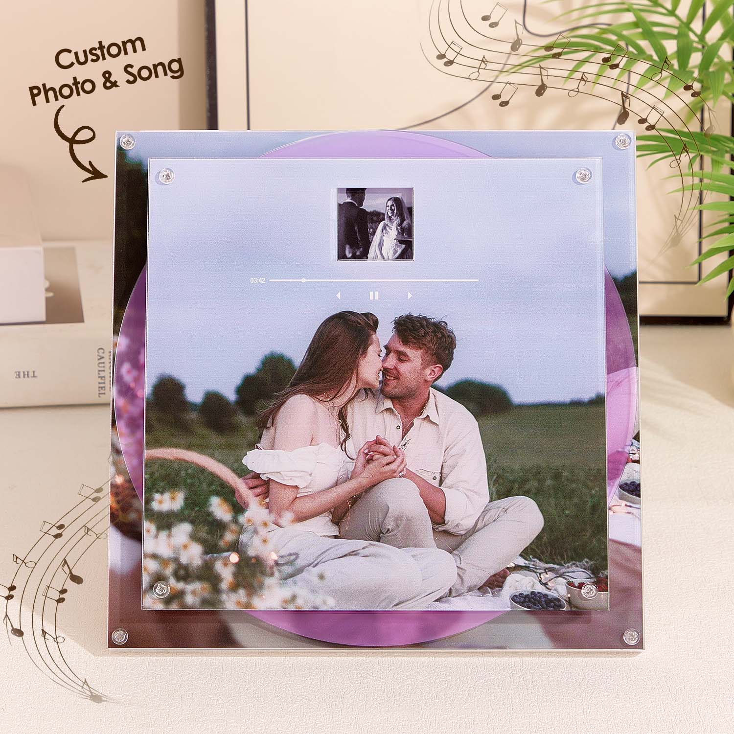 Moldura musical personalizada em acrílico com fotos e músicas MP3. Um presente único e emotivo para ocasiões especiais. Descubra na Prendas Originais.