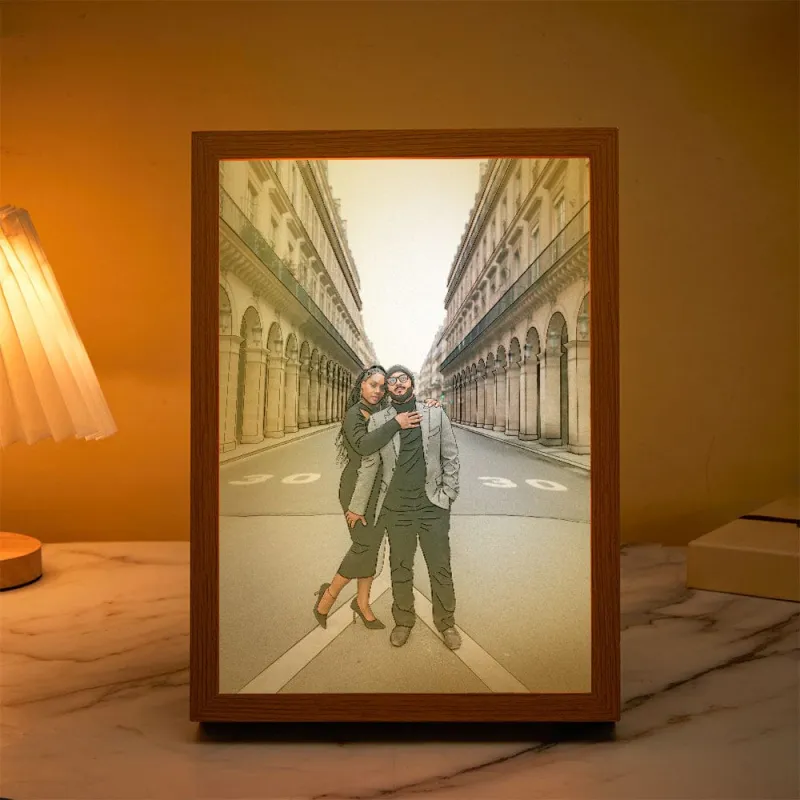 Moldura luminosa personalizada com foto em line art. Um presente original e emotivo para oferecer em datas especiais. Decoração personalizada na Prendas Originais.