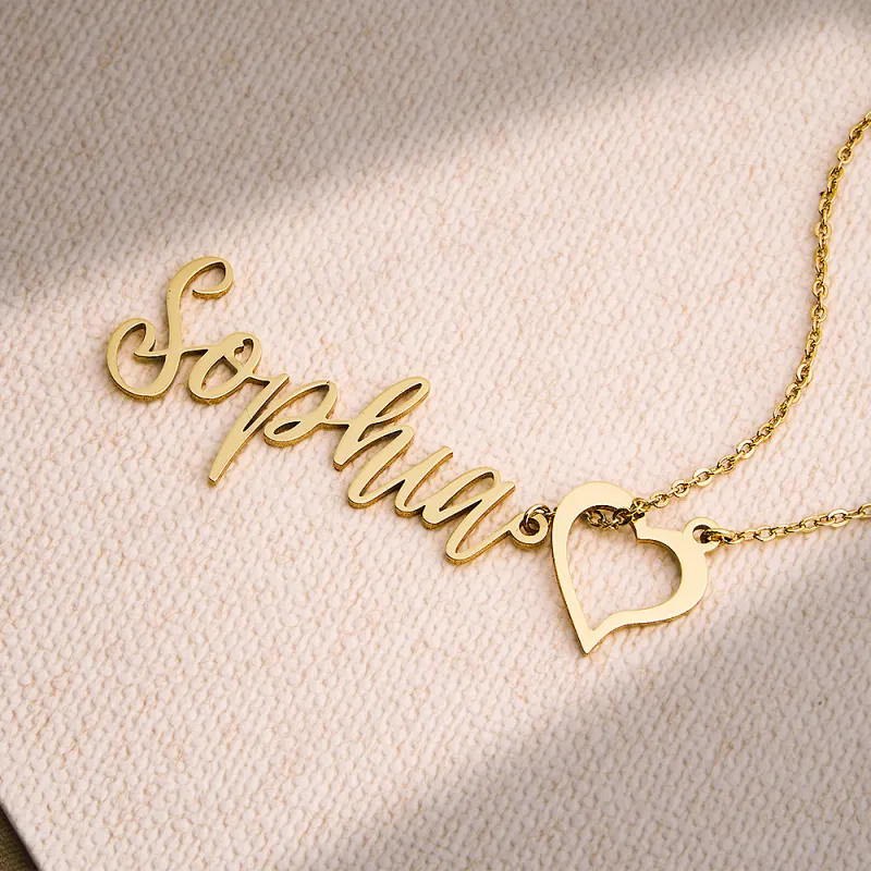 Colar personalizado estilo Y com nome e pendente coração. Uma joia elegante e romântica, perfeita para oferecer em ocasiões especiais. Prendas Originais.