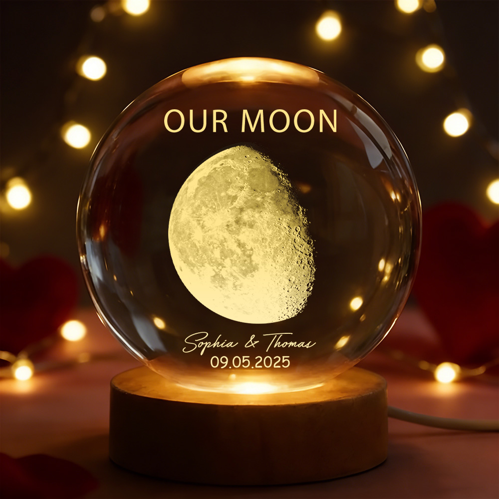 Descubra a lâmpada LED personalizada com fase real da lua, nome e data especial. Um presente romântico e original para aniversários, Dia dos Namorados ou casamento.