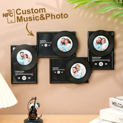 Descubra o quadro vinil NFC personalizado com foto e música. Uma decoração de parede única e um dos presentes personalizados mais originais para surpreender quem mais gosta.