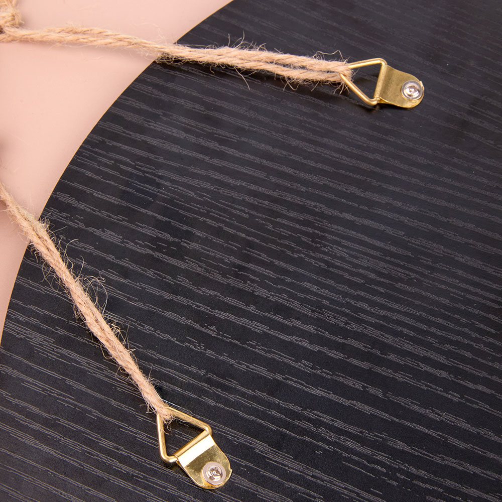 Crie um quadro vinil em madeira personalizado com foto e letra de música. Uma decoração de parede única e um dos presentes personalizados mais originais para surpreender.