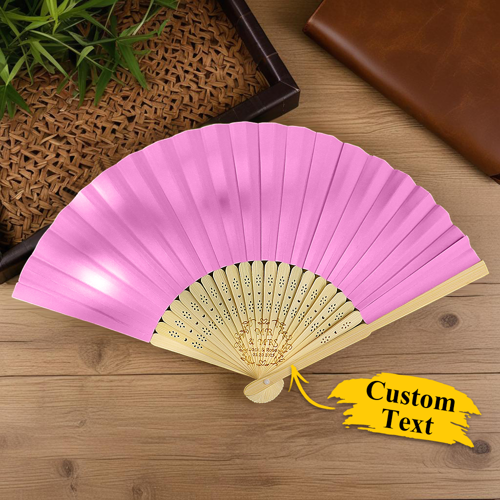 Descubra o leque personalizado para casamento em bambu e papel rosa. Ideal como lembrança de casamento e prenda para convidados, com gravação personalizada de nomes ou datas.