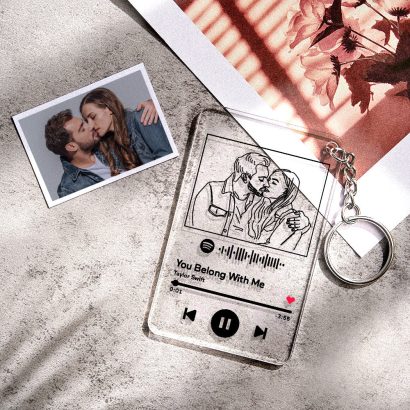 Crie um Porta-Chaves Spotify Personalizado com Foto único e especial. Personalize com música, fotografia e texto para oferecer um presente original e emotivo.
