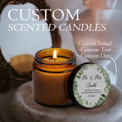 Descubra a Vela Aromática Personalizada em Frasco de Vidro da Prendas Originais. Ideal para lembranças de casamento, brindes para convidados e presentes personalizados especiais.
