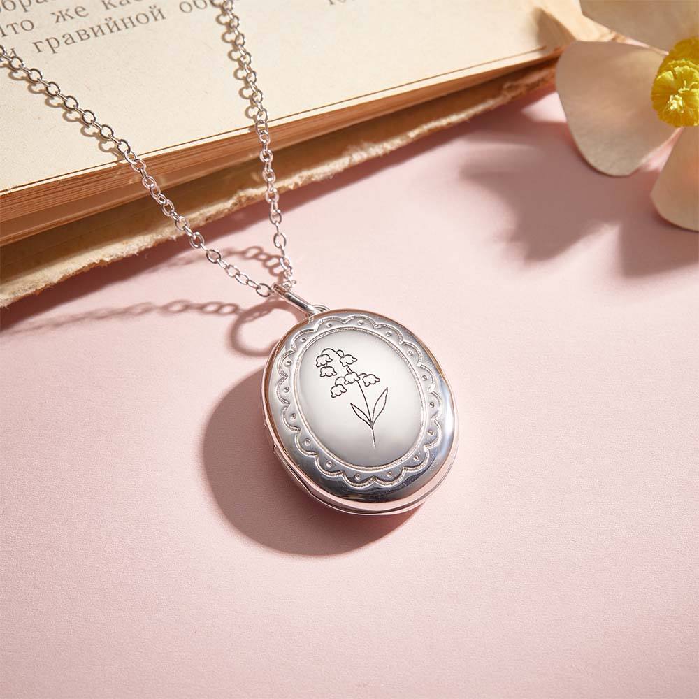 Personalize este medalhão com foto, inicial e flor de nascimento. Uma joia única e emotiva, ideal para oferecer em ocasiões especiais. Prendas Originais.