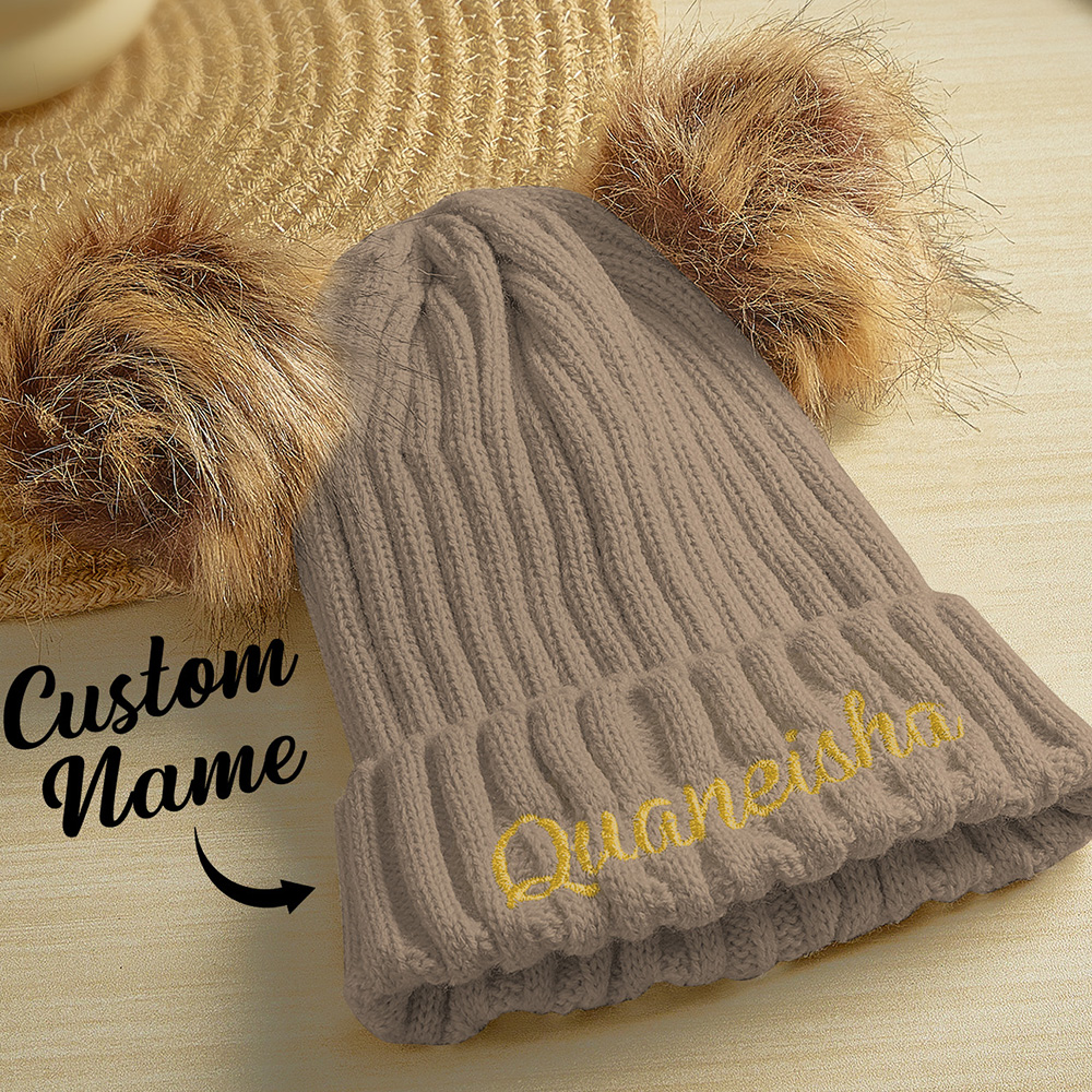 Crie um gorro personalizado com nome bordado para adulto ou bebé. Um presente original e confortável para aniversários, Natal, nascimento e outras ocasiões especiais.