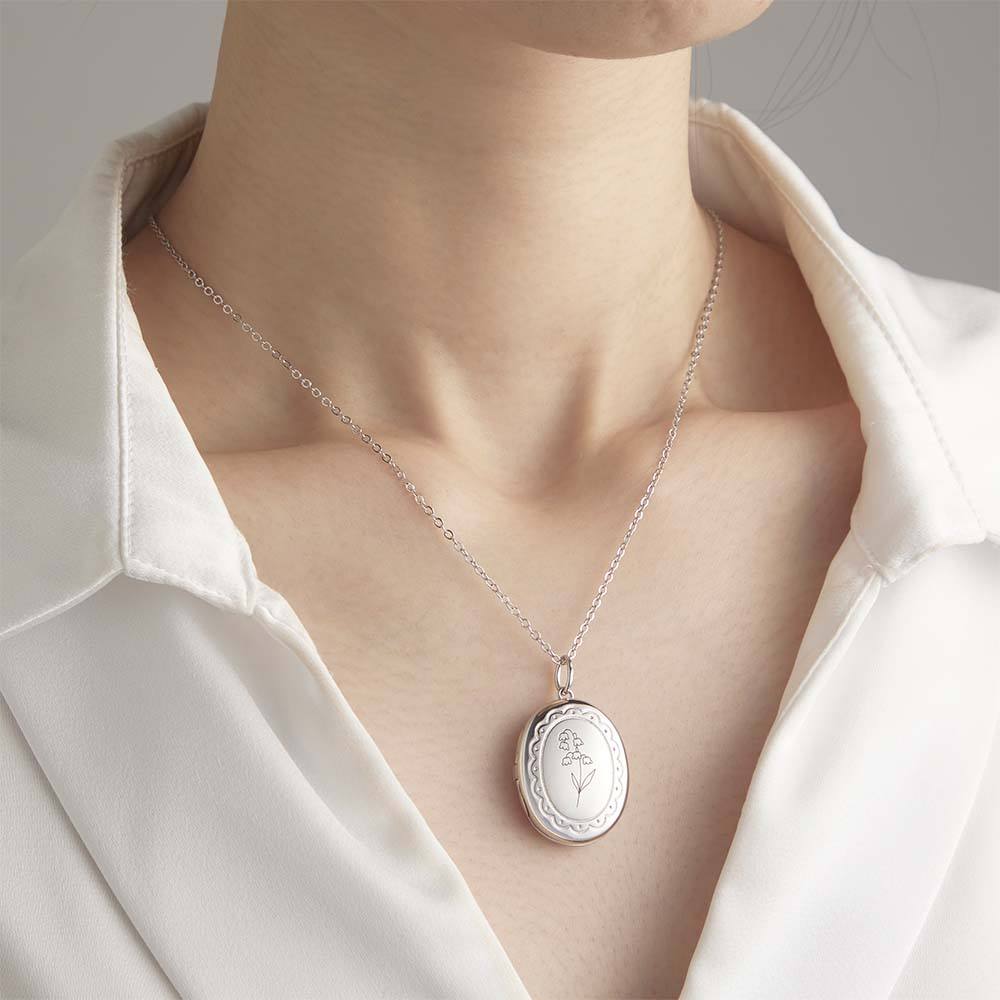 Personalize este medalhão com foto, inicial e flor de nascimento. Uma joia única e emotiva, ideal para oferecer em ocasiões especiais. Prendas Originais.
