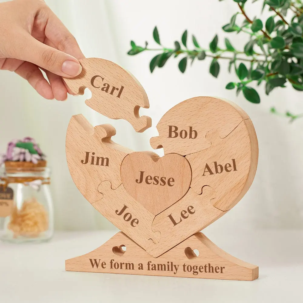 Crie uma decoração de família única com este puzzle coração de madeira personalizado com nomes. Um presente original e emotivo para o Dia da Mãe, Natal, aniversários e outras ocasiões especiais. Ideal para decorar o lar com amor.