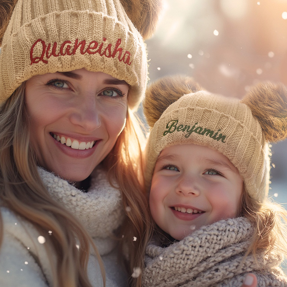 Crie um gorro personalizado com nome bordado para adulto ou bebé. Um presente original e confortável para aniversários, Natal, nascimento e outras ocasiões especiais.
