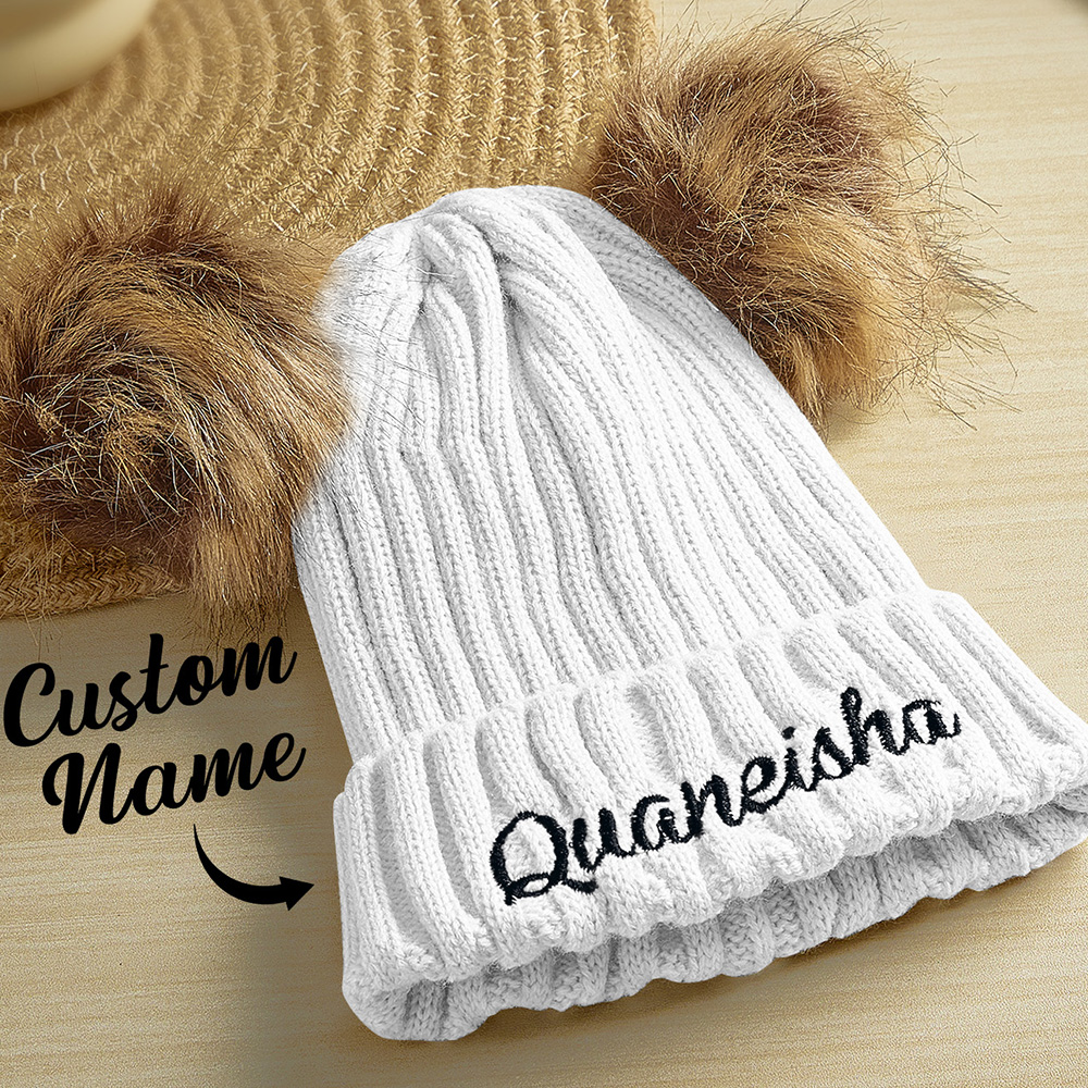 Crie um gorro personalizado com nome bordado para adulto ou bebé. Um presente original e confortável para aniversários, Natal, nascimento e outras ocasiões especiais.