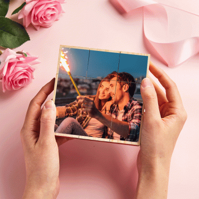 Crie uma recordação única com este Cubo de Fotos Personalizado em Madeira. Um presente original com fotos para casais, família e amigos, perfeito para decorar e guardar memórias especiais.
