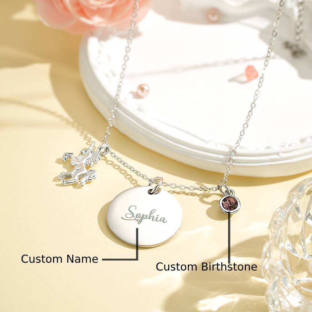 Descubra o Colar Unicórnio Personalizado com Nome e Pedra. Uma joia única para crianças, ideal para aniversários, Natal e ocasiões especiais. Personalize já.