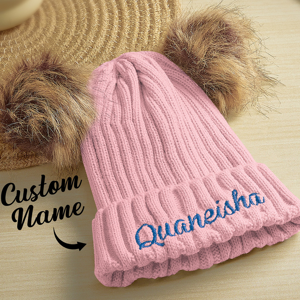 Crie um gorro personalizado com nome bordado para adulto ou bebé. Um presente original e confortável para aniversários, Natal, nascimento e outras ocasiões especiais.