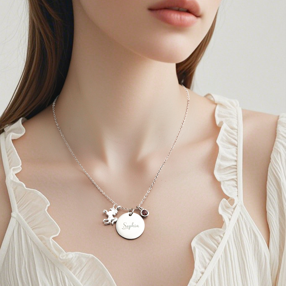 Descubra o Colar Unicórnio Personalizado com Nome e Pedra. Uma joia única para crianças, ideal para aniversários, Natal e ocasiões especiais. Personalize já.